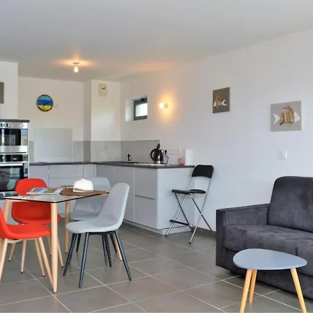 Moderne Avec Terrasse, Parking Et Proche Au Lavandou - 2 Etoiles - Fr-1-251-331 *