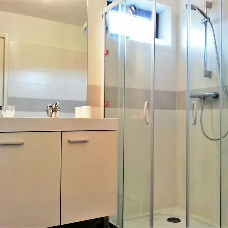 Moderne Avec Terrasse, Parking Et Proche Au Lavandou - 2 Etoiles - Fr-1-251-331 Le Lavandou