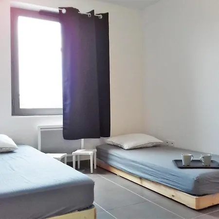 Apartment Moderne Avec Terrasse, Parking Et Proche Au Lavandou - 2 Etoiles - Fr-1-251-331 *