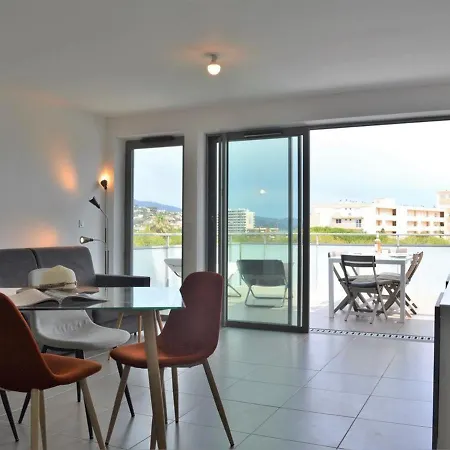 Moderne Avec Terrasse, Parking Et Proche Au Lavandou - 2 Etoiles - Fr-1-251-331 *