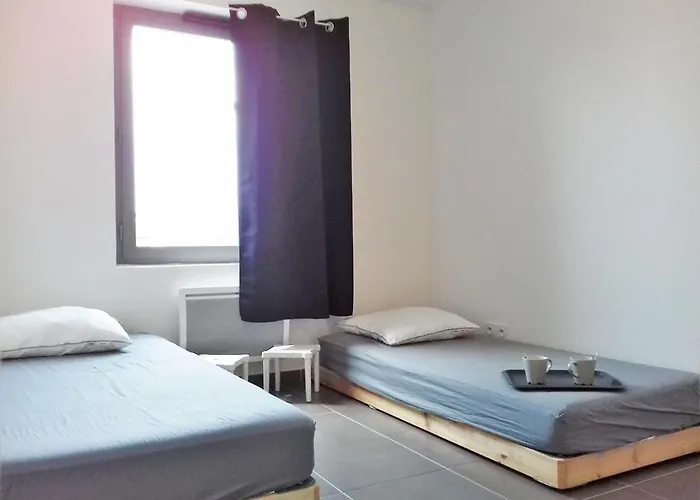 Апартаменты Spacieux Appt 3 Pieces Avec Terrasse Et Parking Au Lavandou - Fr-1-251-331 *