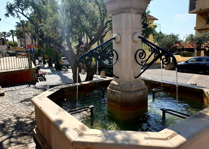 Spacieux Appt 3 Pieces Avec Terrasse Et Parking Au Lavandou - Fr-1-251-331 * Ле-Лаванду