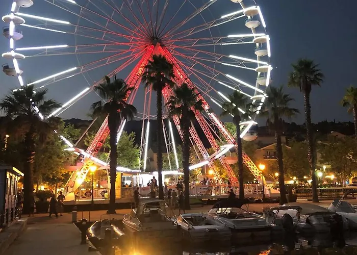 Spacieux Appt 3 Pieces Avec Terrasse Et Parking Au Lavandou - Fr-1-251-331 Апартаменты *